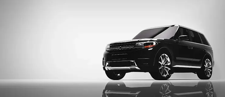 Un SUV noir moderne sur un fond gris épuré, avec une réflexion nette sur le sol brillant. L'esthétique est luxueuse et minimaliste.
