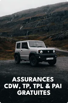 SUV Suzuki Jimny argenté garé sur une route de montagne en Islande, mettant en avant l’assurance premium offerte avec les locations chez Cars Iceland.