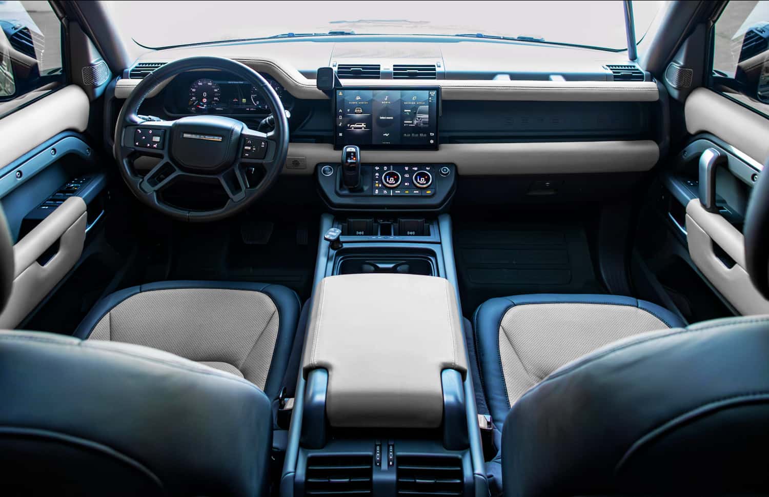 Land Rover Defender gris, SUV 4x4 de luxe avec GPS, sièges chauffants, chargeur USB et caméra de recul, parfait pour les routes accidentées d’Islande.