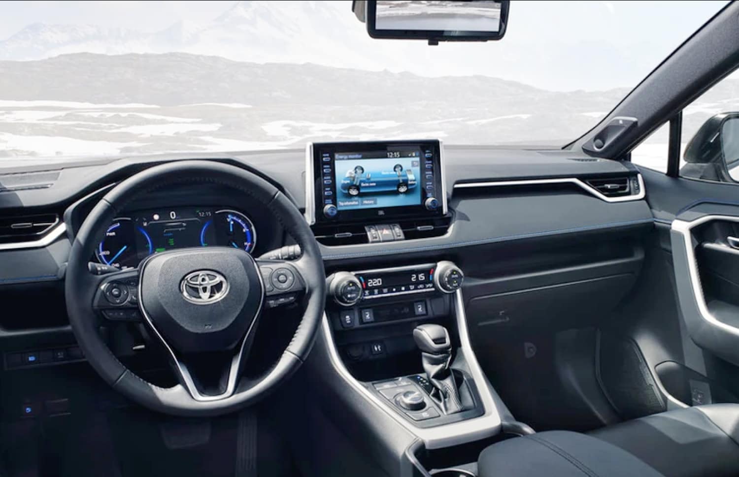 Toyota RAV4. Un SUV de location robuste, idéal pour explorer les terrains accidentés d’Islande, y compris les routes de montagne, les pistes F et les régions isolées, avec une assurance contre les dommages pour plus de sérénité.