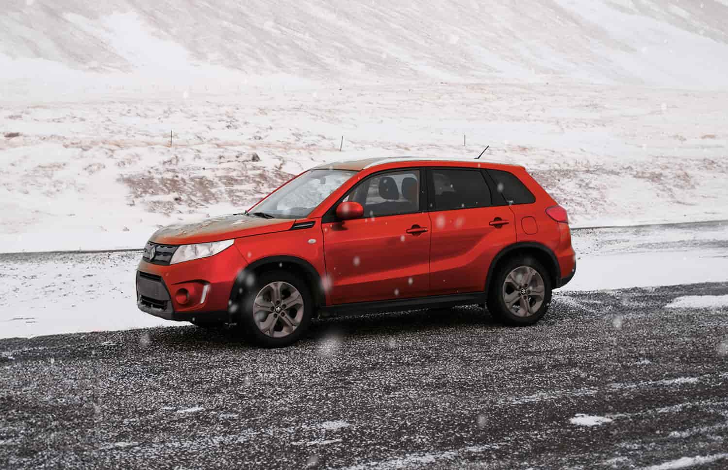 Suzuki Vitara. Idéal pour naviguer sur les routes des hautes terres islandaises et les chemins en gravier, ce véhicule de location offre tout l’espace nécessaire pour un road trip en Islande en toute sérénité.