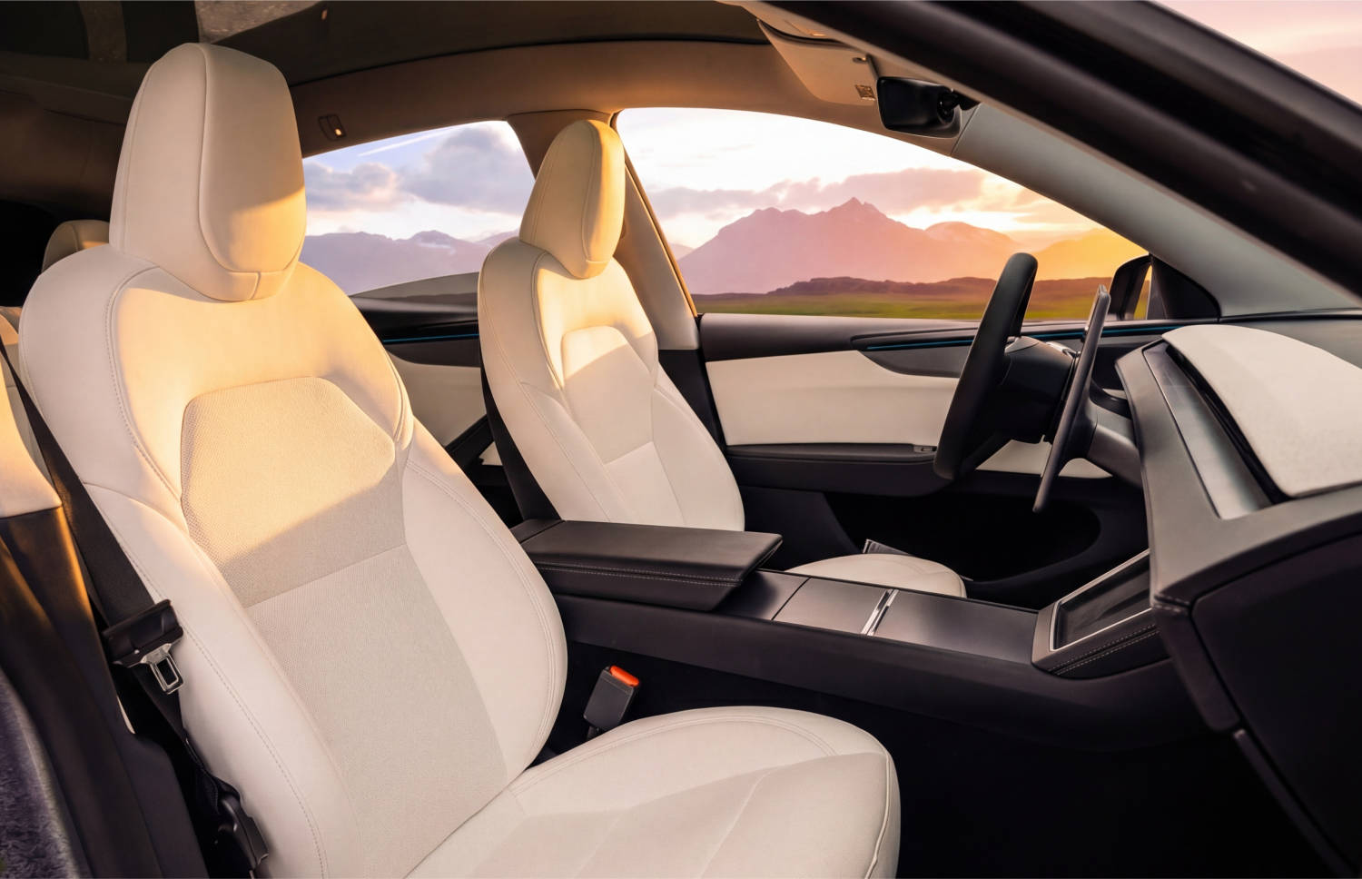 Tesla Model Y bleu, SUV électrique avec boîte automatique, GPS, caméra de recul, sièges chauffants et espace pour 5 passagers et 2 bagages en Islande.