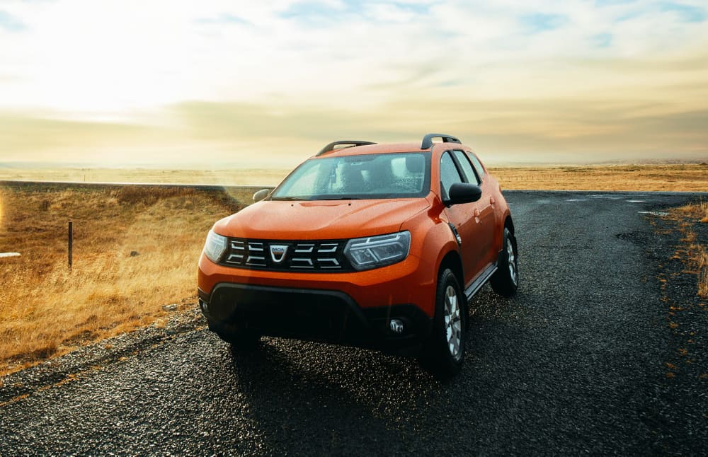 Dacia Duster d'occasion. Un véhicule de location 4x4 fiable en Islande, parfait pour la conduite hors route sur les pistes F d'Islande, avec kilométrage illimité pour explorer les terrains difficiles.