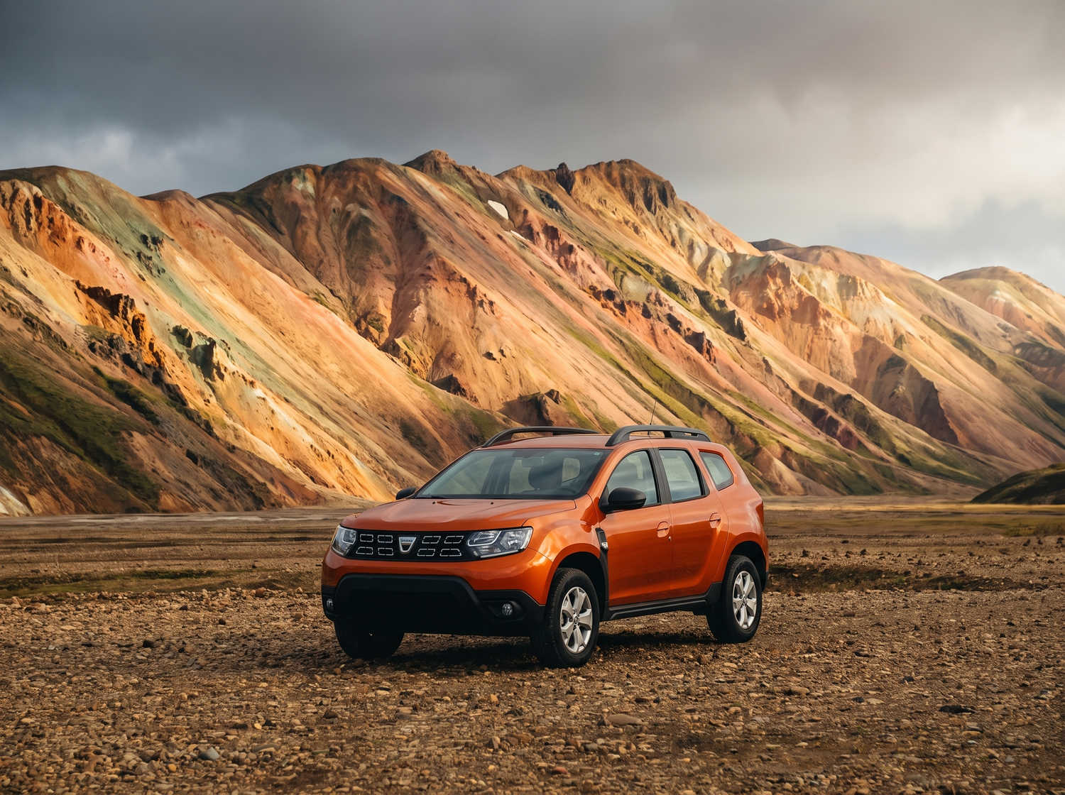 Dacia Duster d'occasion. Un véhicule de location 4x4 fiable en Islande, parfait pour la conduite hors route sur les pistes F d'Islande, avec kilométrage illimité pour explorer les terrains difficiles.